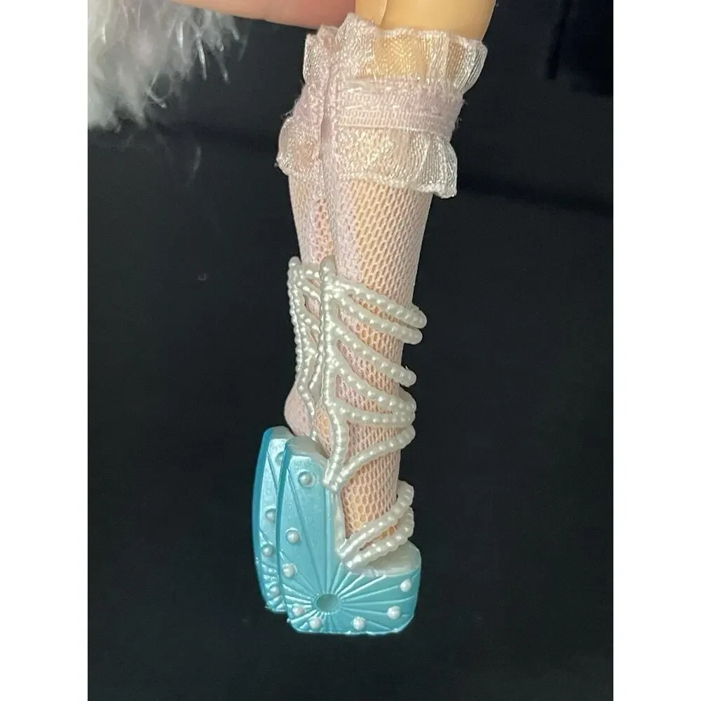 LOL Surprise OMG Fashion Show Hair Doll MGA Pearla Blue Heels Jacket